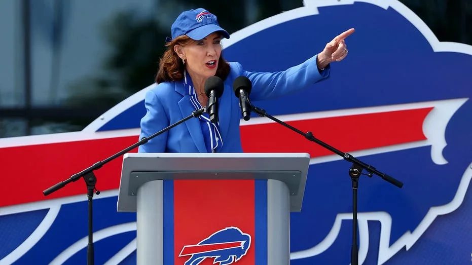 New York Governor Kathy Hochul's Attempt to Ignite Buffalo Bills Crowd at New Stadium Opening Falls Flat