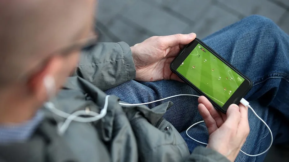 Enhancing Your Streaming Experience: Overcoming Buffering and Throttling at Home and Away