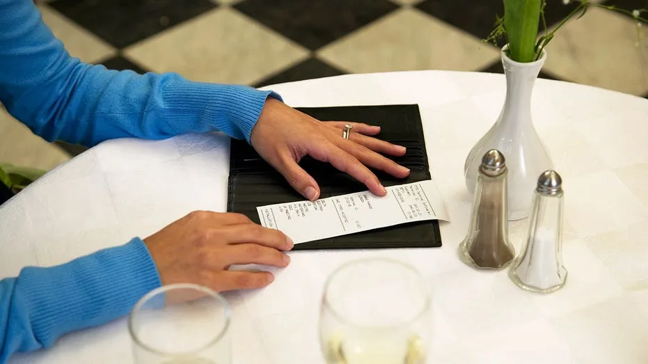 Florida Enacts Law Requiring Upfront Disclosure of Restaurant Fees Before Ordering