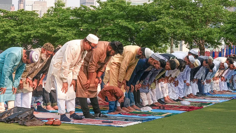 California Bill to Designate Muslim Holy Days as State Holidays Advances, Sparks Debate on School Neutrality